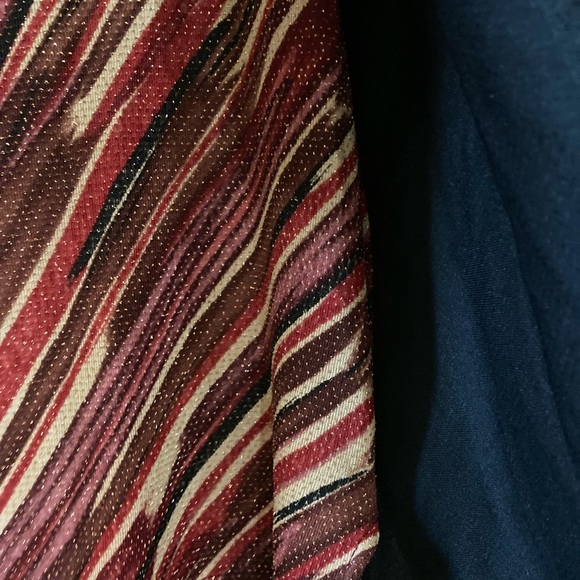 NWT Betsy Black Metallic Blouse Size 8 - Picture 10 of 12